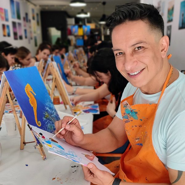 Caballito de mar art wine arte vino pincelea pintar vino barcelona